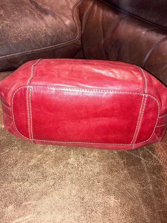 FOSSIL VINTAGE Red Leather Shoulder Bag - Classic Women's Hobo. With key charm - Picture 4 of 7